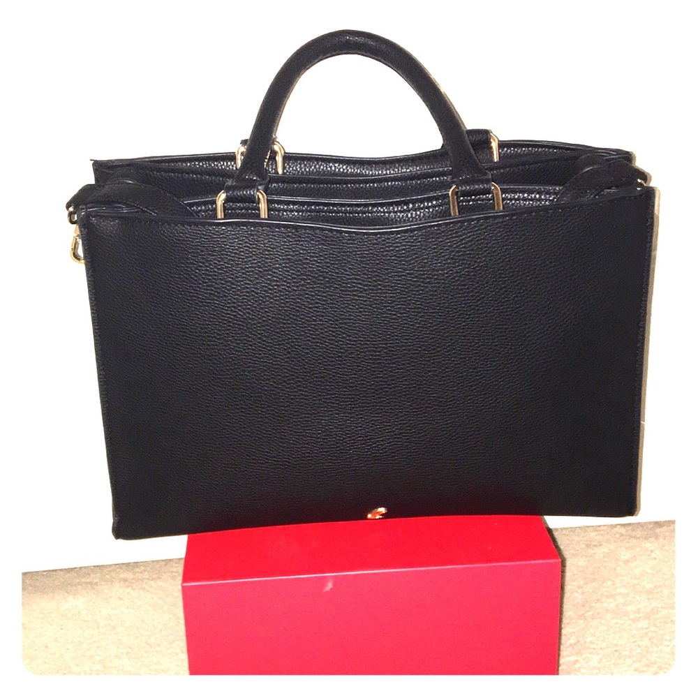 ▪️large black purse with crossbody strap▪️